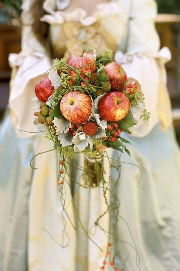 Bouquet con mele e vegetali