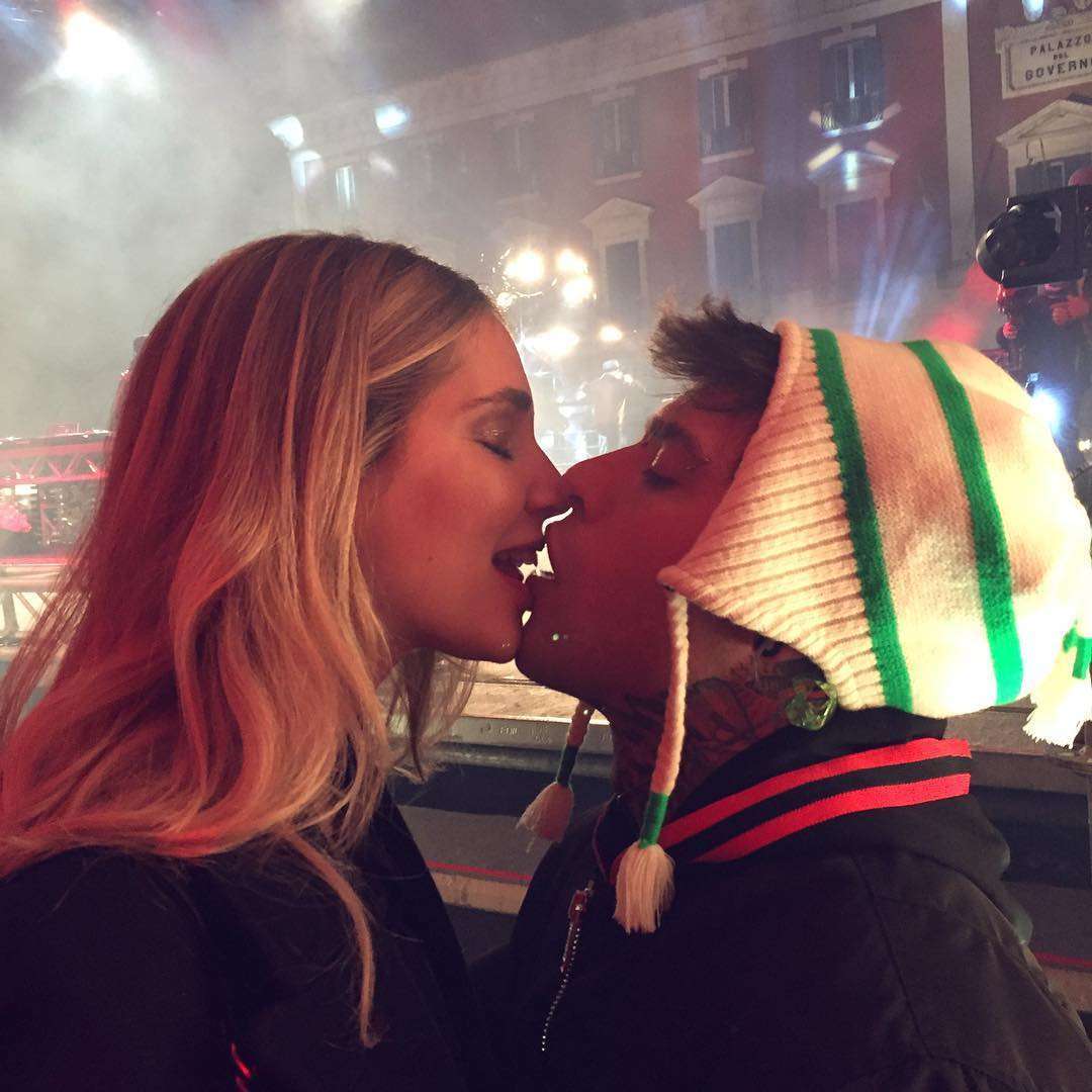 Capodanno 2017 al bacio per Chiara e Fedez