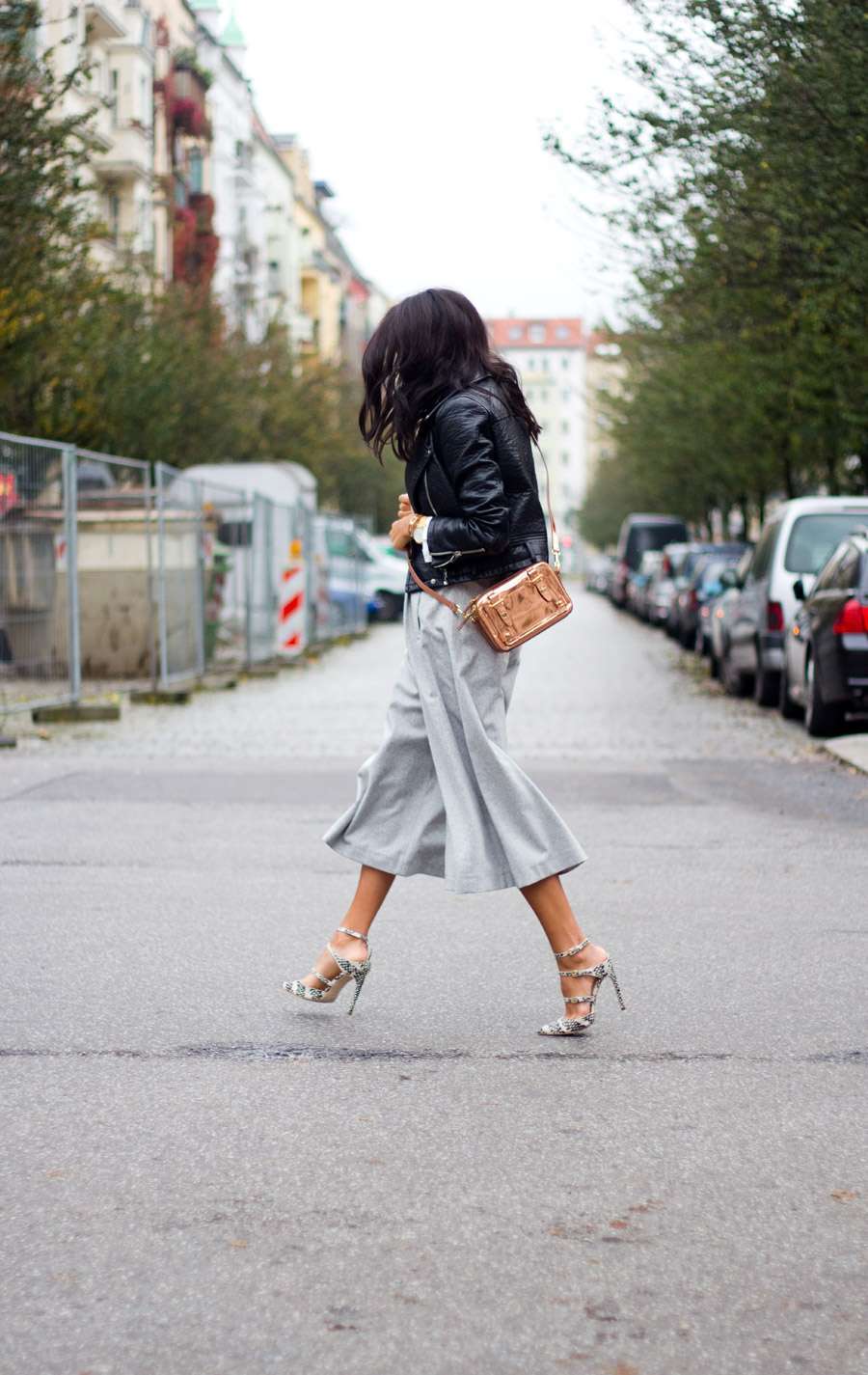 Giacca di pelle e cropped pants