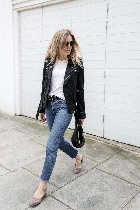 Look con jeans e ballerine tortora