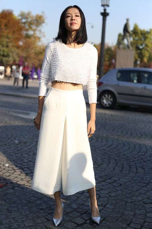 Maglione corto e pantaloni culotte