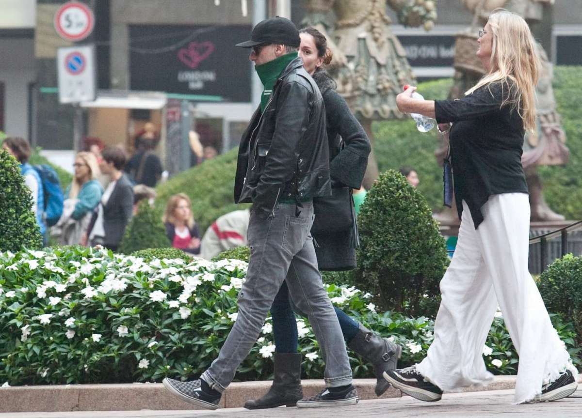 La coppia vip a passeggio a Milano