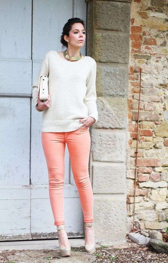 Look con capi sorbetto e in tinte tenui