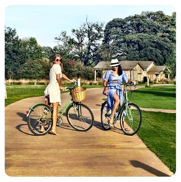 Passeggiata in bici per la fidanzata di Harry