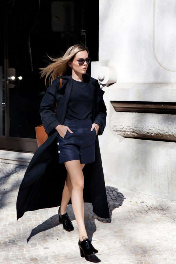 Shorts e cappotto nero