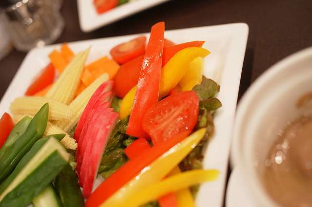Bagna cauda con verdure a listarelle