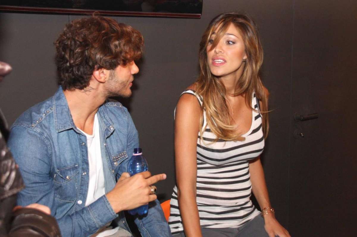 Belen Rodriguez e Stefano De Martino chiacchierano