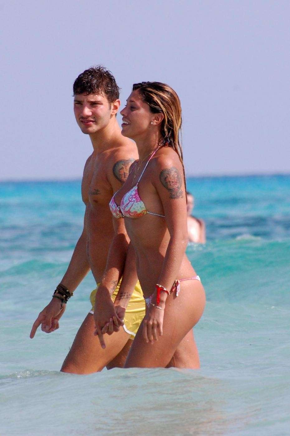 Belen Rodriguez e Stefano De Martino in acqua