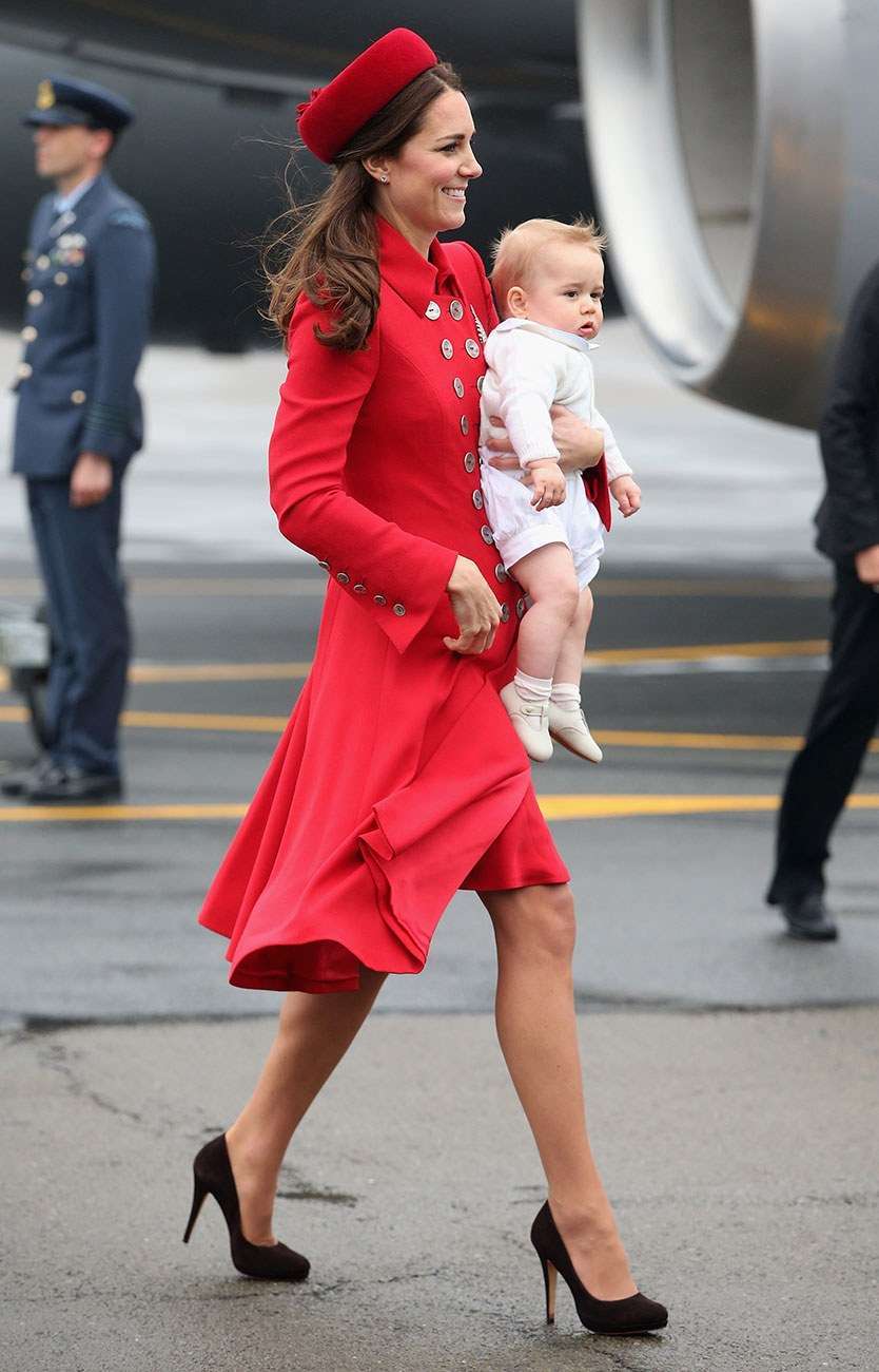 Coat dress rosso e pumps nere