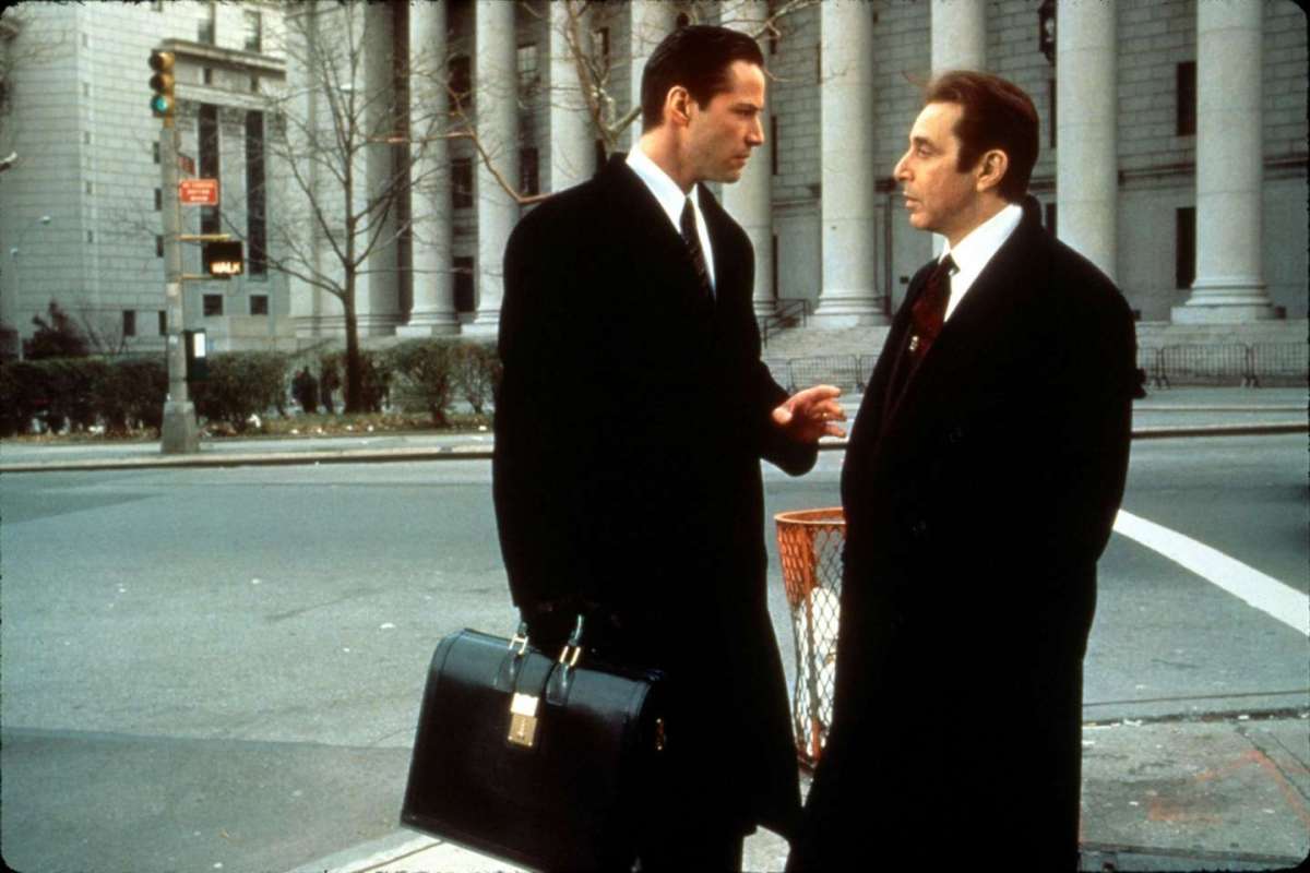 Al Pacino e Keanu Reeves nel film L'avvocato del diavolo