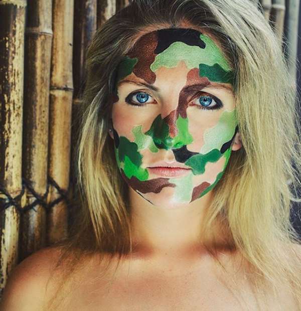 Camouflage militare per tutto il viso