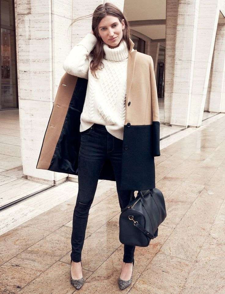 Cappotto e maglione bianco