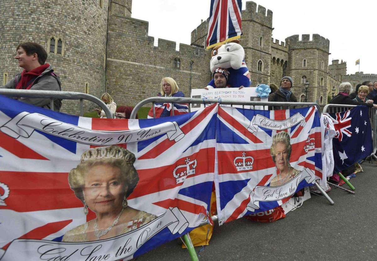 I sudditi in festa per i 90 anni della regina