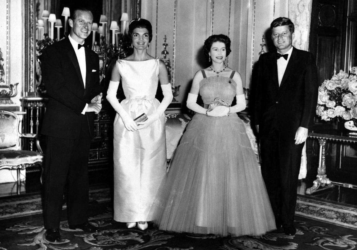 John F Kennedy e la moglie Jackie con la regina Elisabetta e il principe Filippo