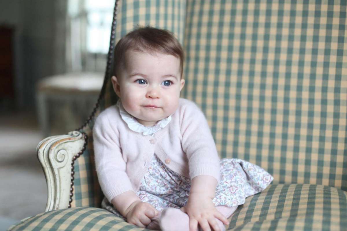 La principessina Charlotte nel ritratto di Kate Middleton