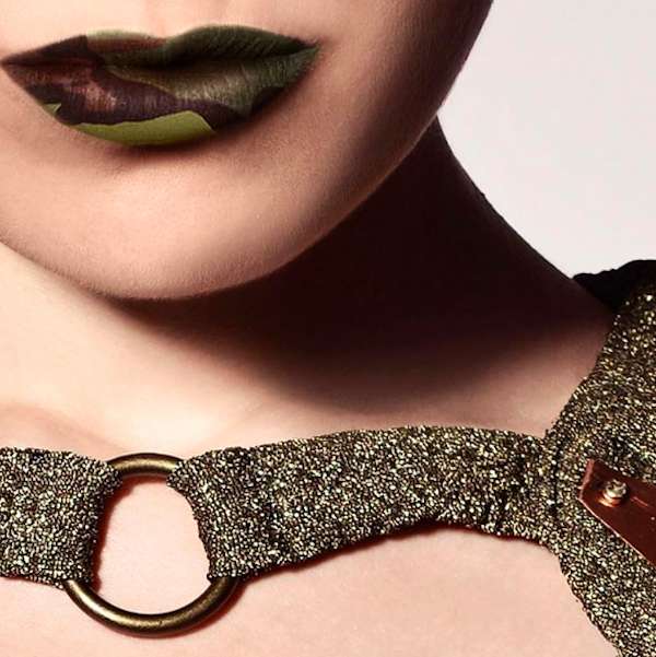 Labbra camouflage per trucco militare