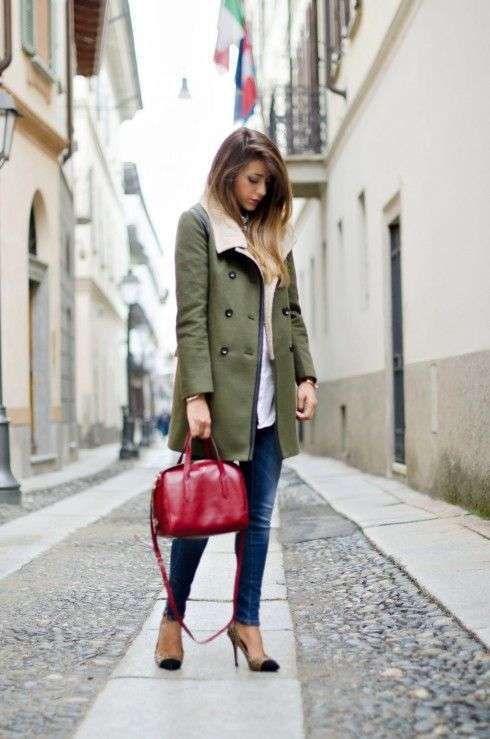 Look con jeans skinny scuri