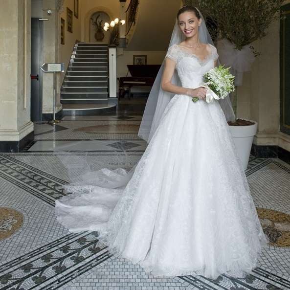 Margareth Madè con abito da sposa Armani Privè