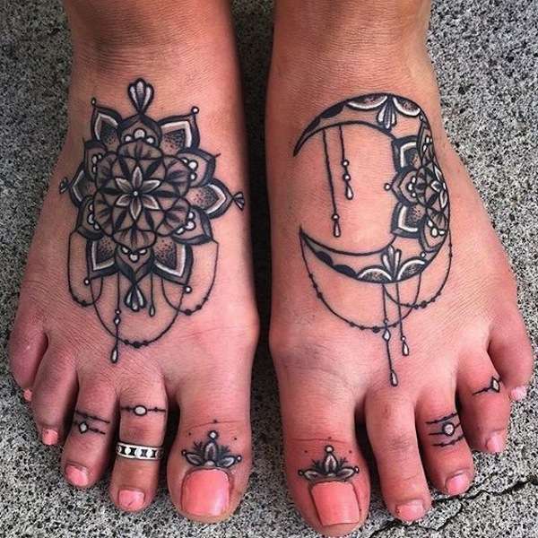 Tatuaggi mandala sui piedi