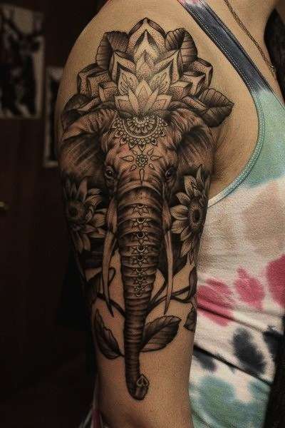 Tatuaggio mandala con elefante