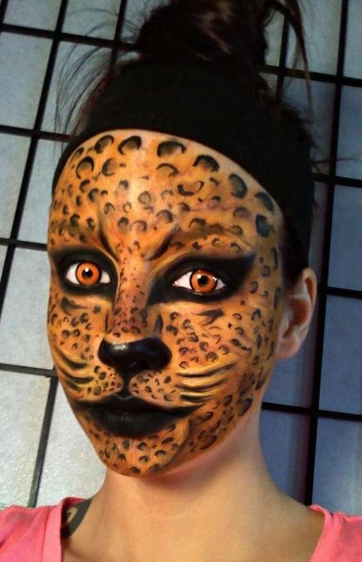 Trucco da leopardo completo per il viso
