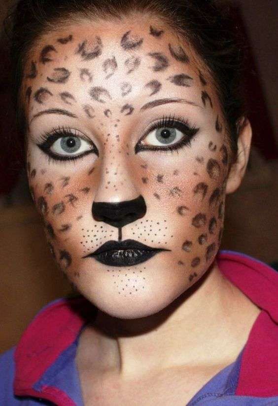 Trucco da leopardo per l'intero viso