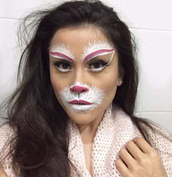 Trucco in bianco e rosa con peluria sul viso da coniglietta