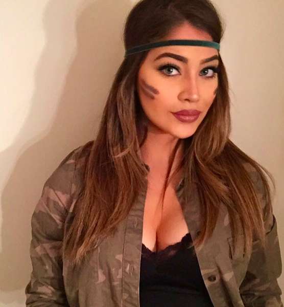 Trucco militare con strisce sul viso