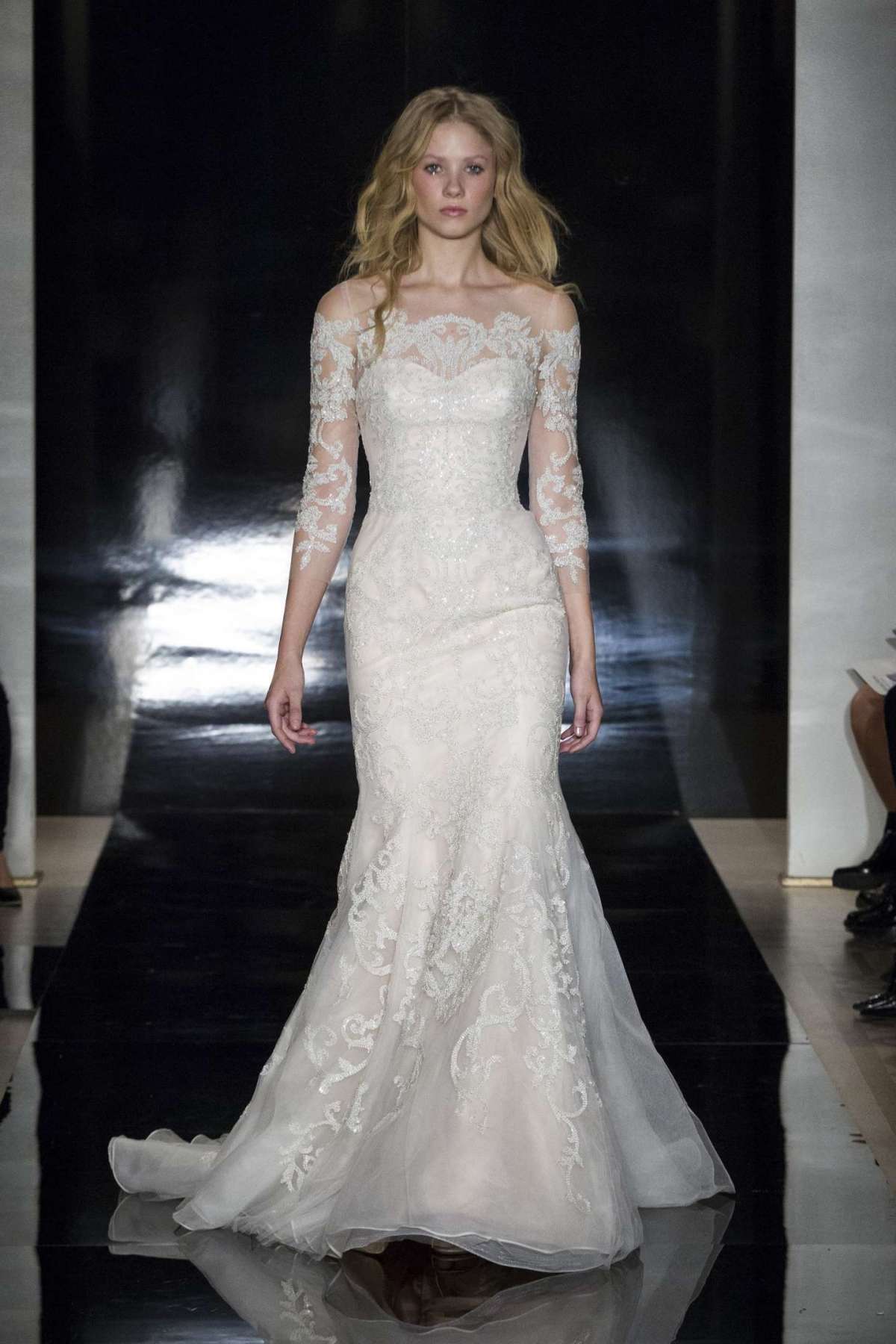 Abito con carrè in pizzo Reem Acra