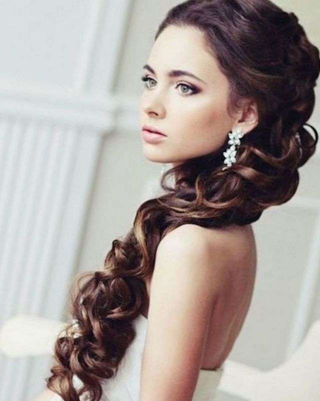 Acconciatura da sposa per capelli lunghi