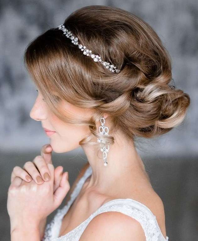 Acconciature da sposa con la tiara