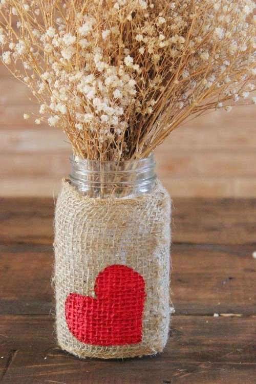 Centrotavola di San Valentino: vaso con cuore rosso