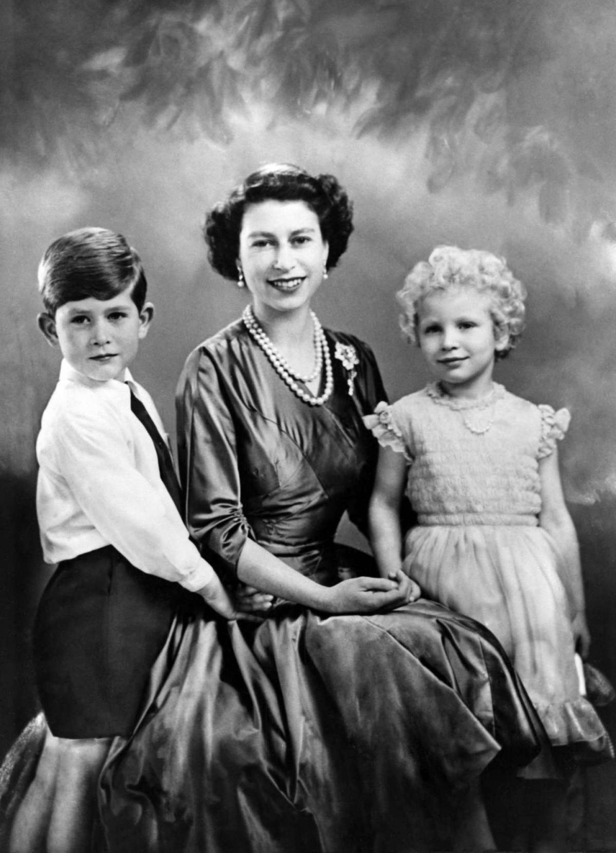 Elisabetta e i suoi figli: con Carlo e la principessa Anna