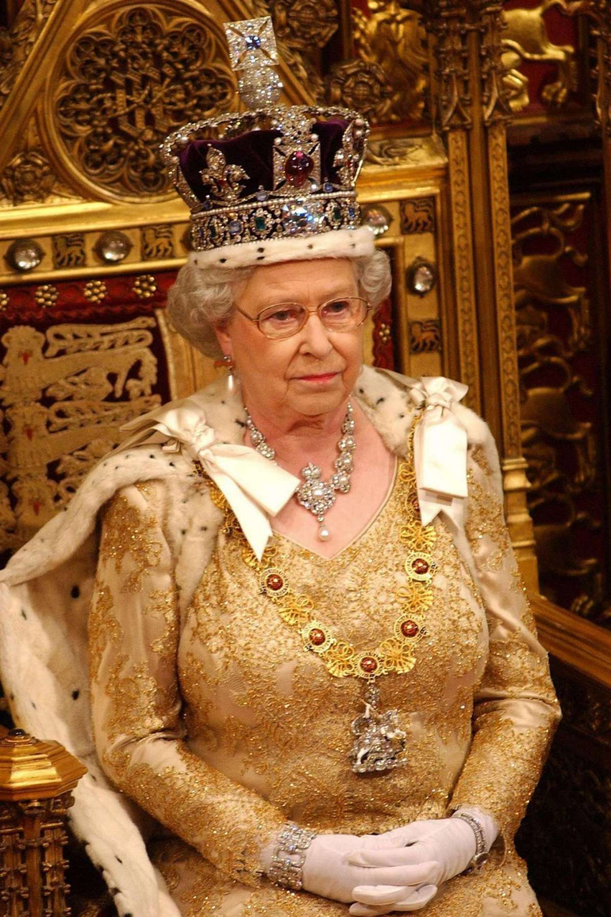 Gli sfarzosi vestiti di Queen Elizabeth