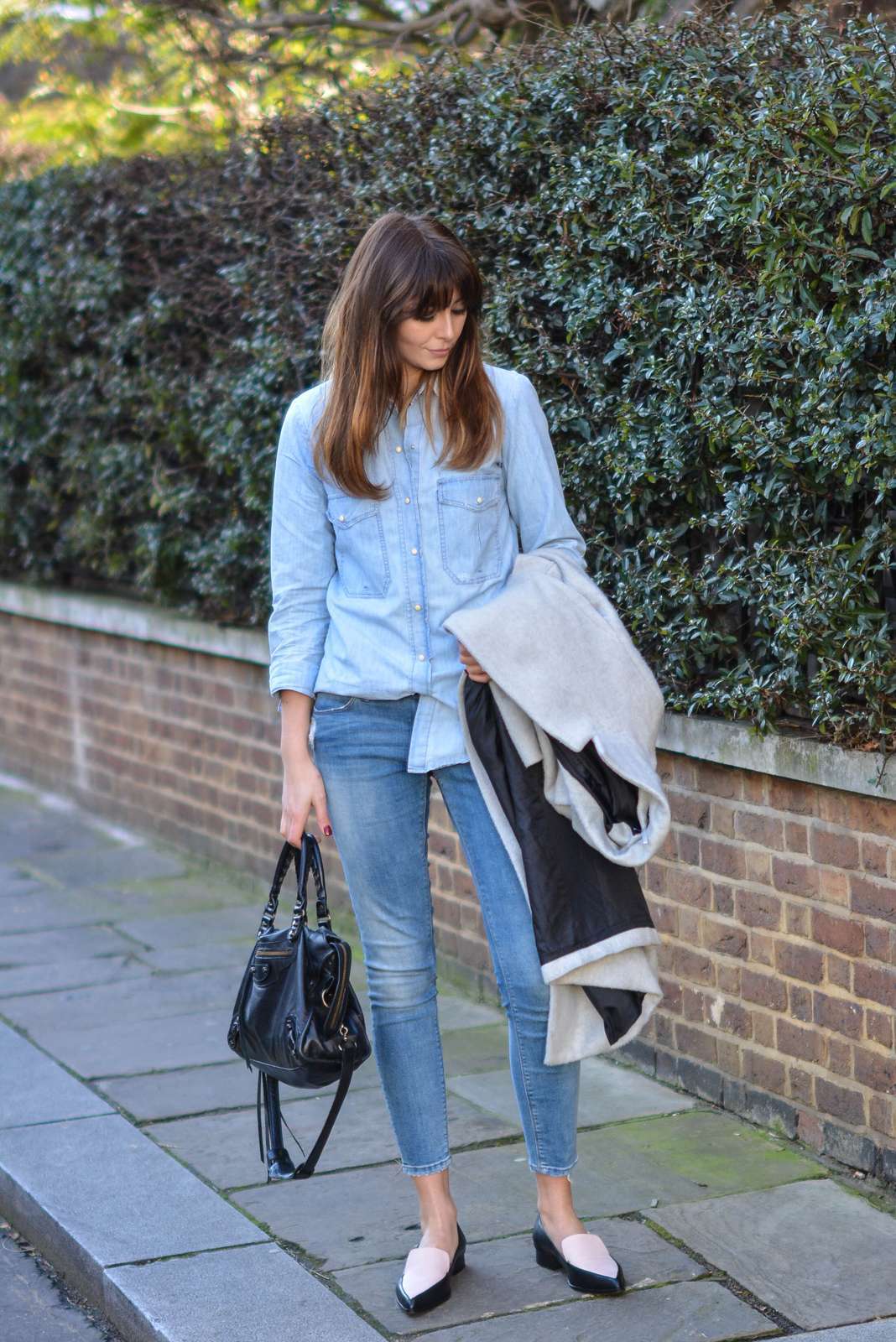 Outfit jeans e scarpe basse deals