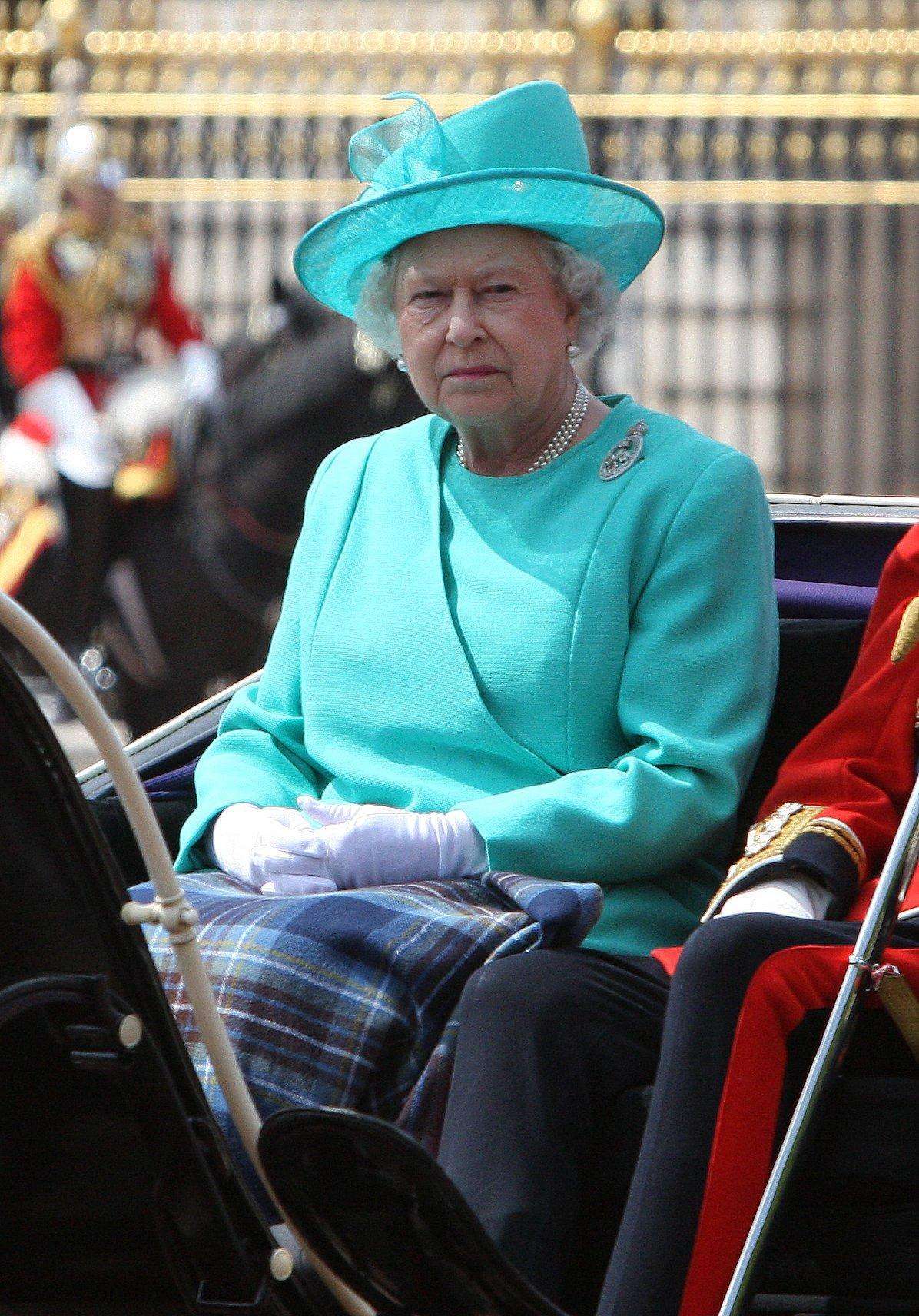 L'azzurro dei vestiti della Regina