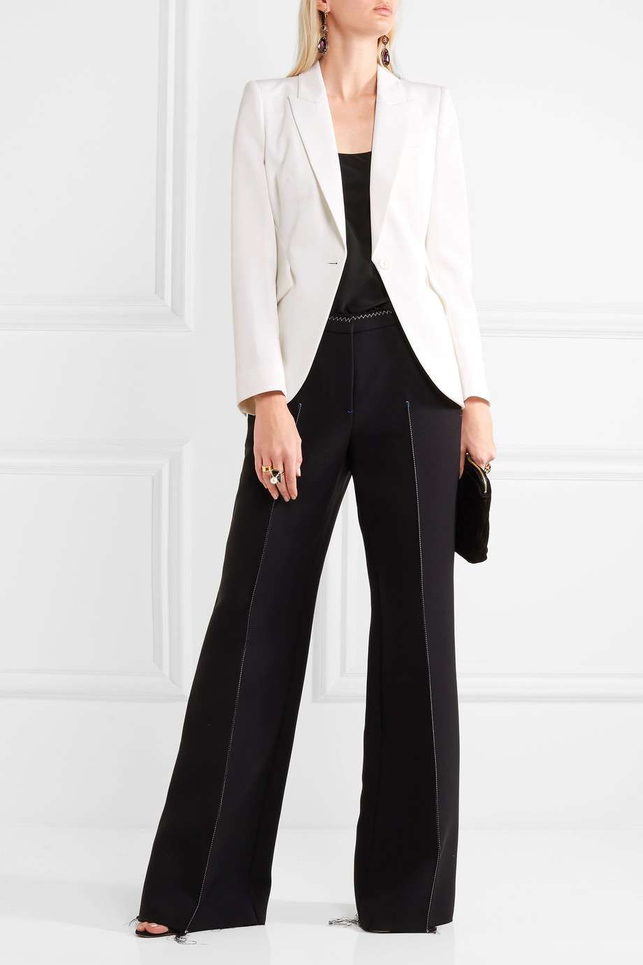 Look con pantaloni a palazzo Alexander McQueen