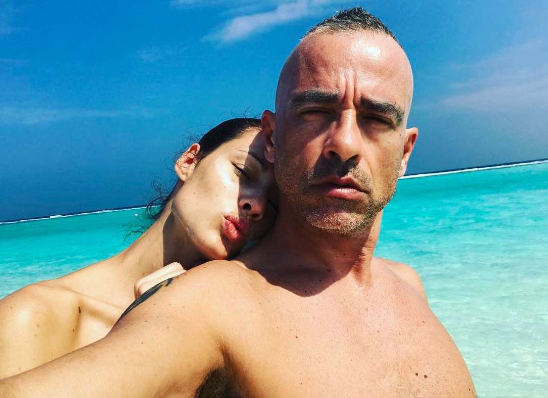 Marica Pellegrinelli ed Eros Ramazzotti in vacanza al mare