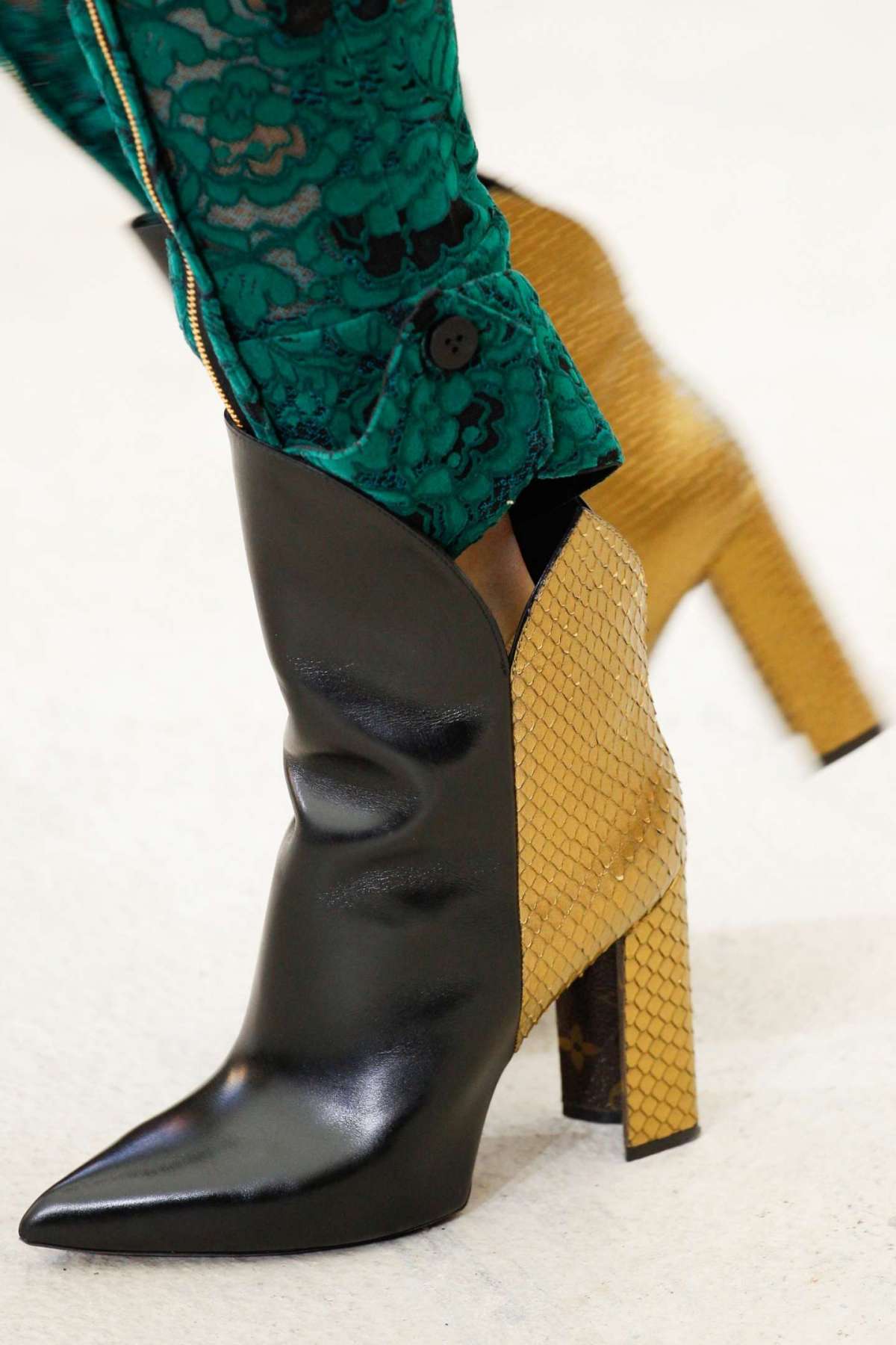 Stivaletti neri e oro Louis Vuitton