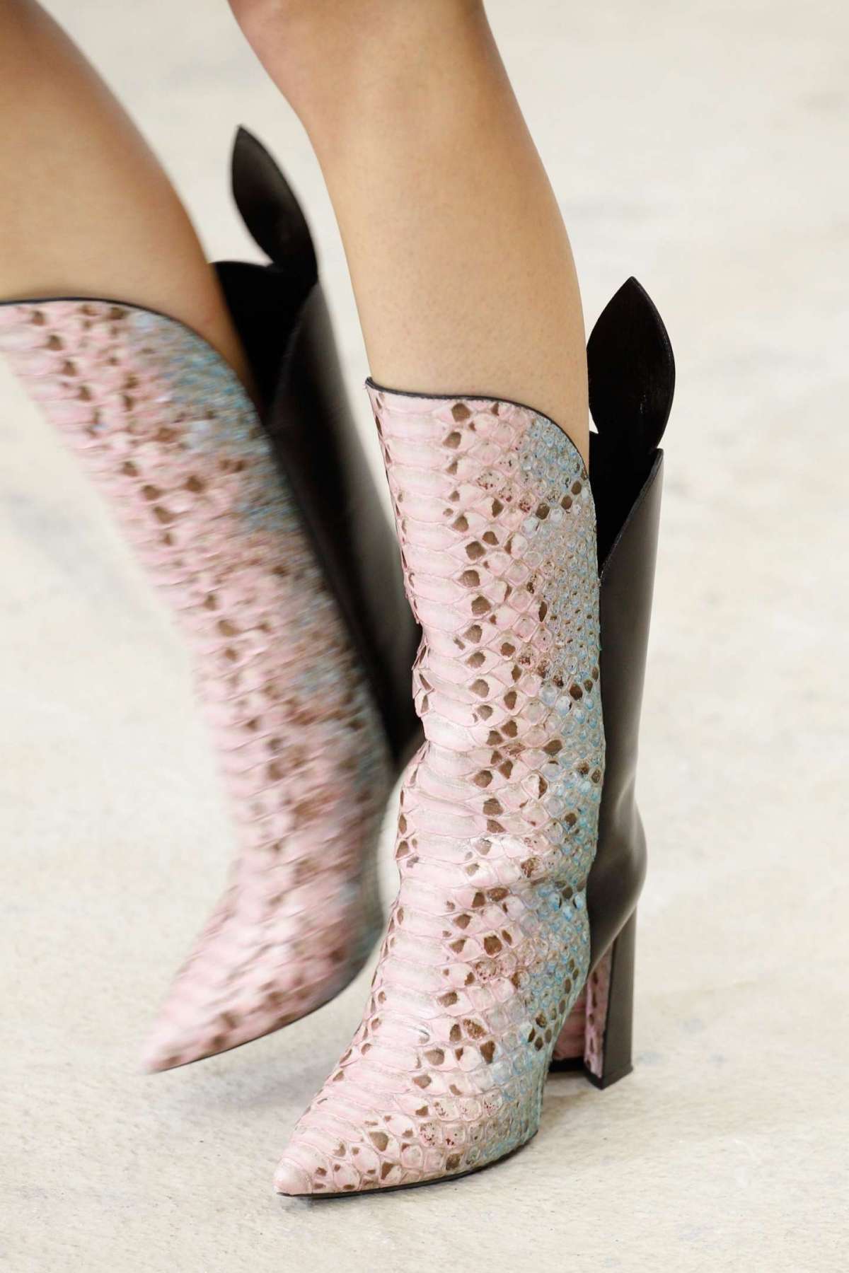 Stivali in pitone rosa Louis Vuitton
