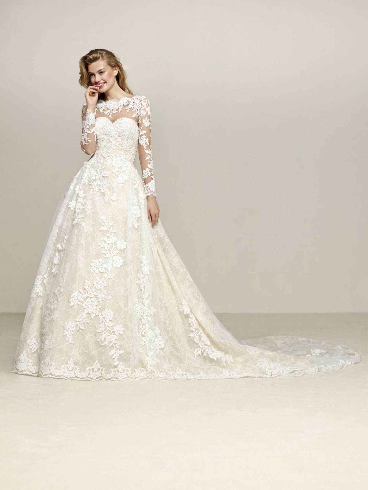 Abito con gonna ampia in pizzo Pronovias