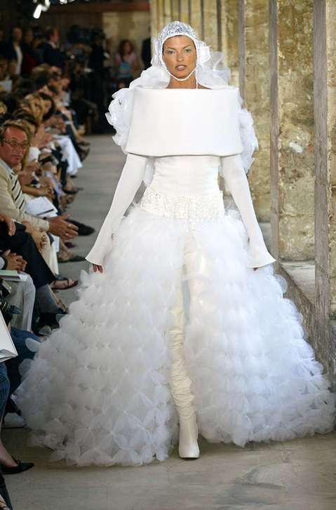 Abito da sposa Chanel strutturato dalla collezione 2003