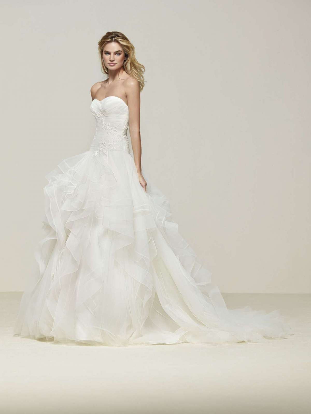 Abito da sposa con ruches Pronovias