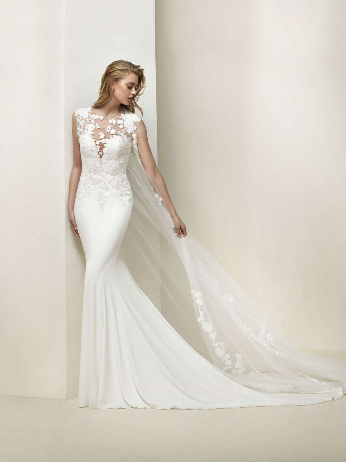 Abito da sposa con strascico Pronovias