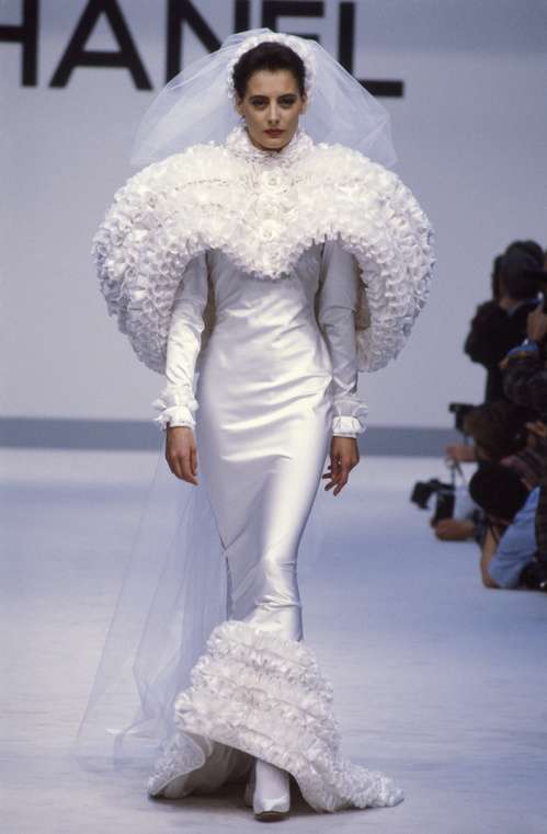 Abito da sposa dalla collezione 1987-1988