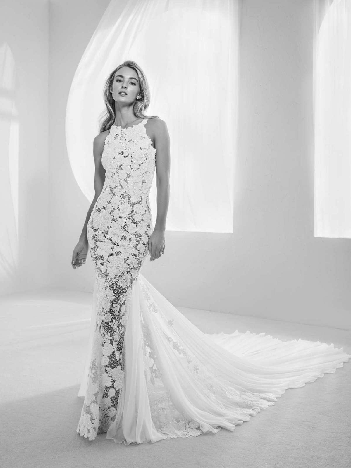 Abito da sposa in pizzo floreale