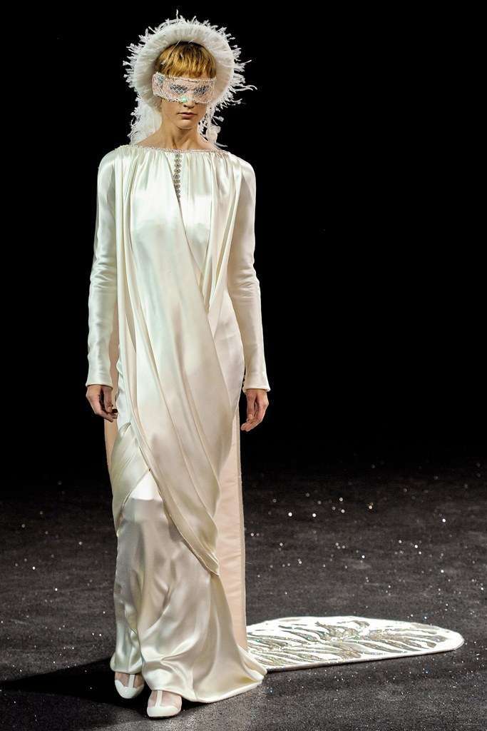 Abito da sposa in seta dalla collezione Inverno 2011