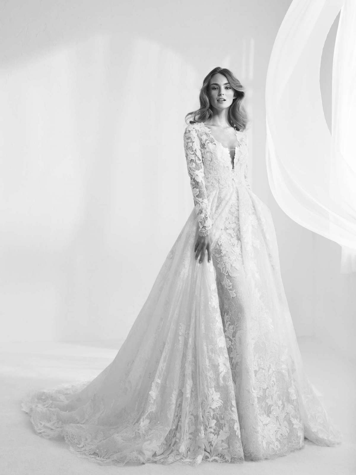 Abito da sposa tattoo con gonna ampia Atelier Pronovias