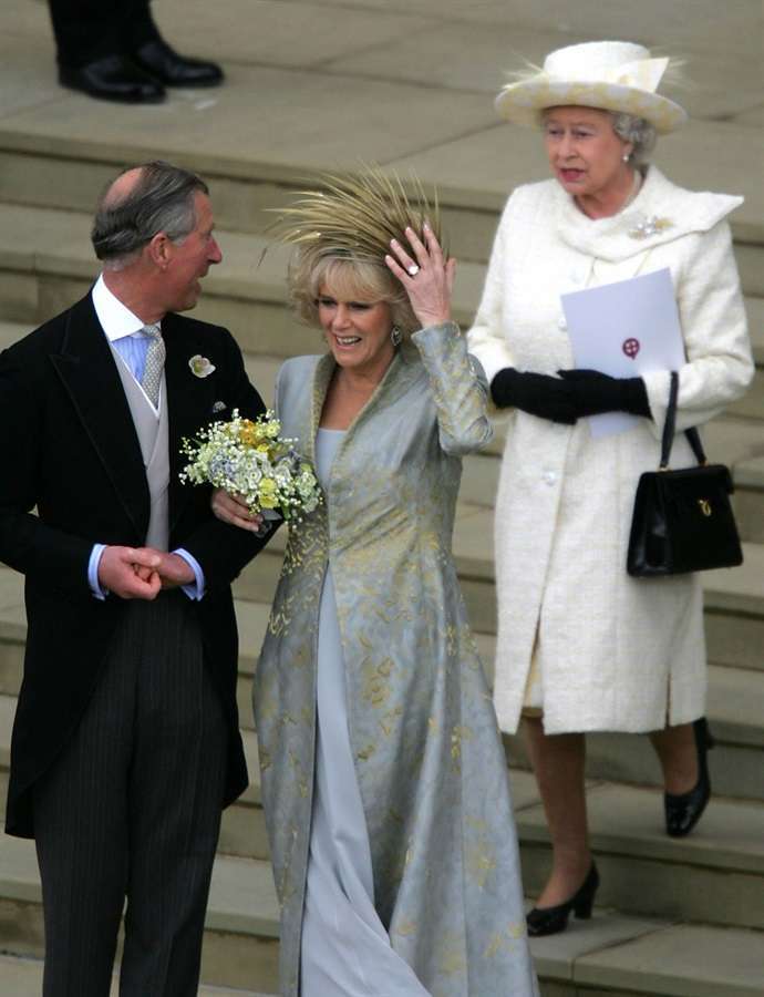 Elisabetta II alle nozze di Carlo e Camilla