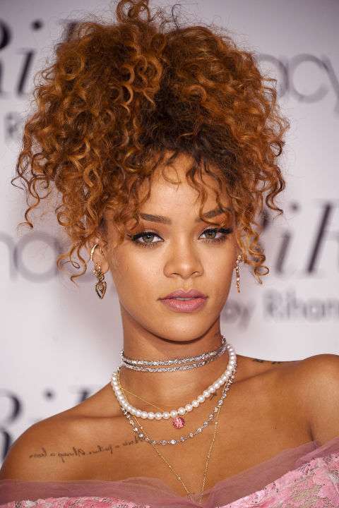 I ricci raccolti di Rihanna